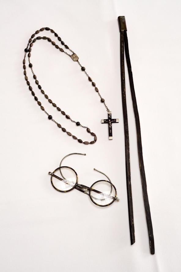 Lunettes, chapelet et baguettes de sourcier de l'abbé Bouly, exposés dans le château (collections départementales et collection privée, copyright: CD62-Philip Bernard)